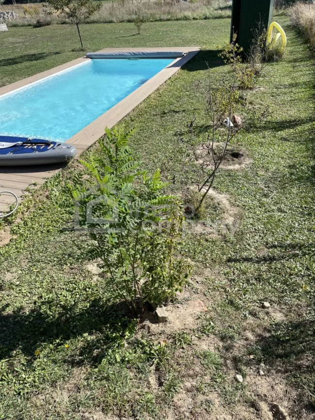 Das Badevergnügen ist schon da! 765 m² Baugrundstück mit Pool und Burgblick in Seebenstein - Bild