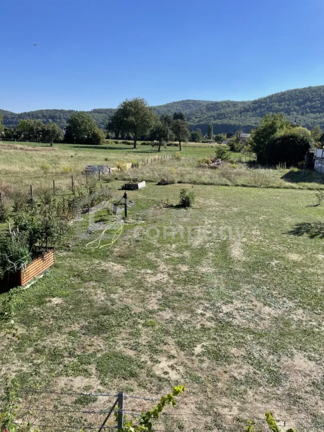 Das Badevergnügen ist schon da! 765 m² Baugrundstück mit Pool und Burgblick in Seebenstein - Bild