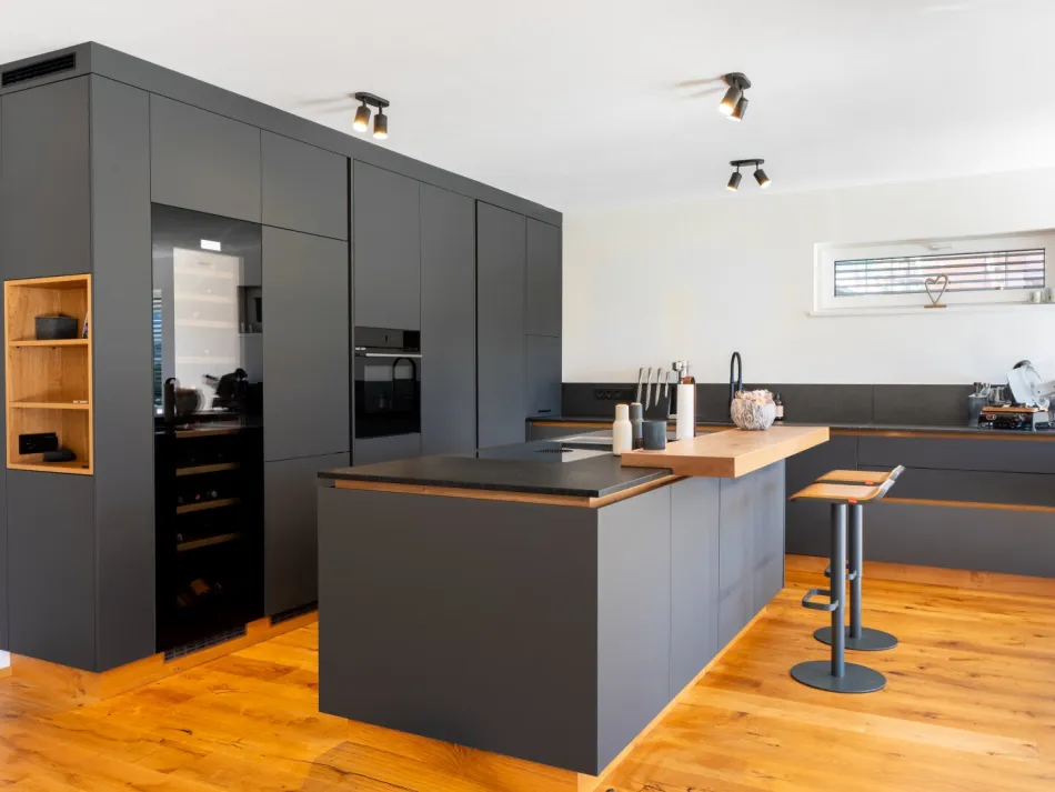 Exklusives Familienrefugium in Saalfelden-Bsuch – Neubau in Premium-Holzbauweise mit 360° Bergpanorama, Privatsphäre und nachhaltiger Technik. - Bild
