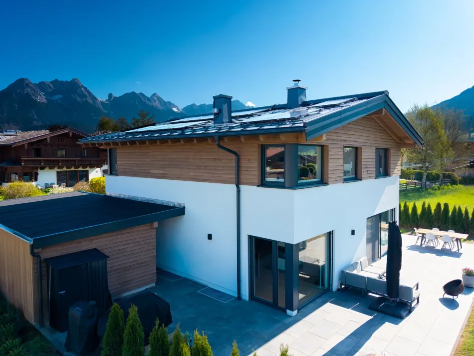 Exklusives Familienrefugium in Saalfelden-Bsuch – Neubau in Premium-Holzbauweise mit 360° Bergpanorama, Privatsphäre und nachhaltiger Technik. - Titelbild