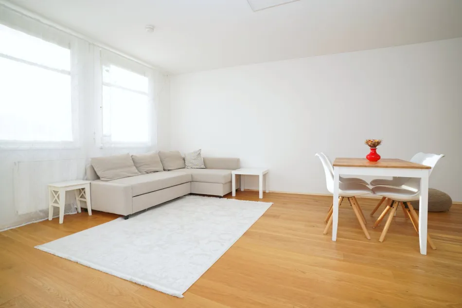 Hell, gepflegt und bestens gelegen - 4-Zimmer-Wohnung mit Tiefgaragenplatz in Feschnig - Bild