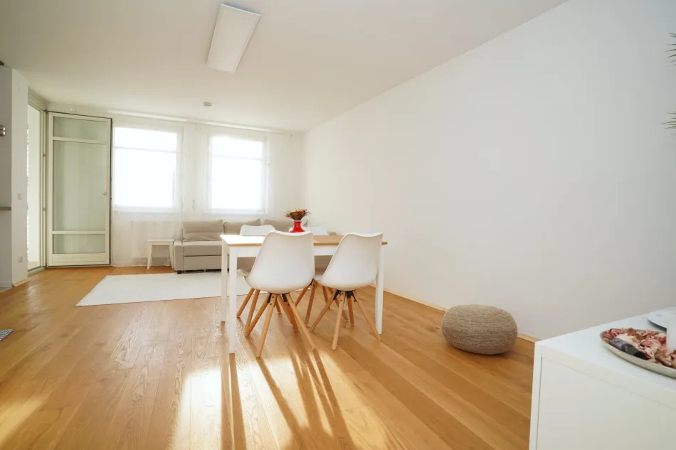 Hell, gepflegt und bestens gelegen - 4-Zimmer-Wohnung mit Tiefgaragenplatz in Feschnig - Bild
