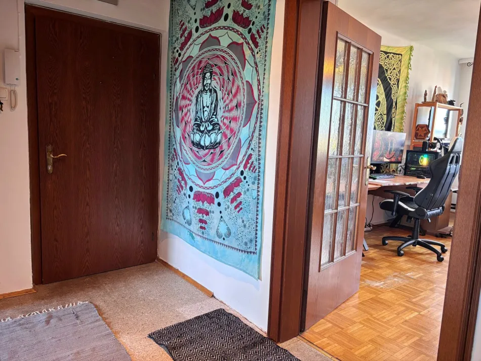 Niedrigenergiehaus: 3 Zimmer Wohnung mit Fernblick & KFZ-Stellplatz. - Bild