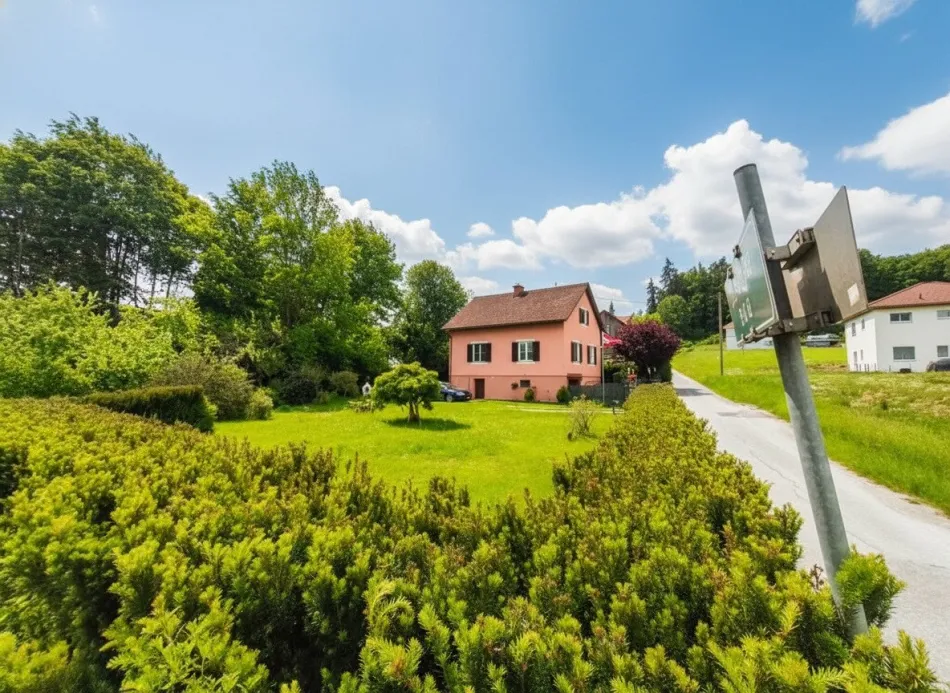 WOHNEN IM GRÜNEN | EINFAMILIENHAUS | GARAGE | GROSSZÜGIGES GRUNDSTÜCK I ROTO IMMOBILIEN - Titelbild
