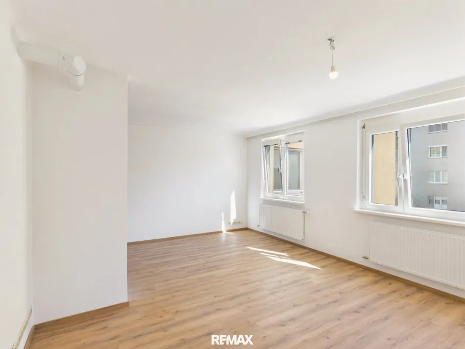 Helle 2,5-Zimmer-Wohnung direkt im Zentrum von Schwechat - Titelbild