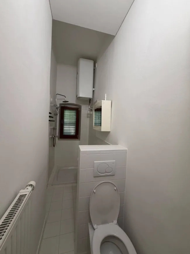 Sanierte Altbauwohnung in Pöllau! 81,5 m² im Hochparterre mit hohen Räumen, alten Holzböden und Flügeltüren - Bild