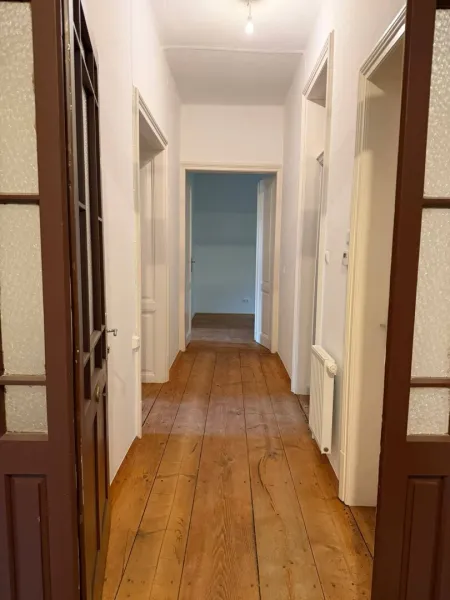 Sanierte Altbauwohnung in Pöllau! 81,5 m² im Hochparterre mit hohen Räumen, alten Holzböden und Flügeltüren
