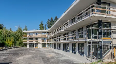 ÈVOLUER - Attraktive Dachgeschoss-Wohnung mit sonnigem Balkon