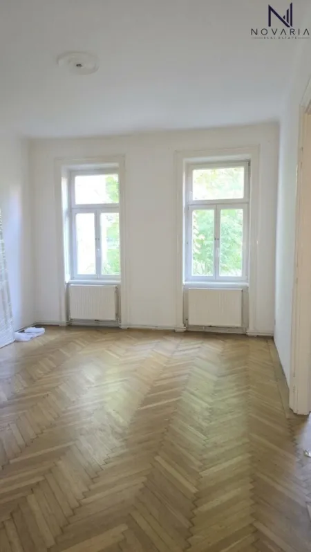 Vielseitige 3-Zimmer-Wohnung mit großem Potenzial und einem bezaubernden Grünblick, die darauf wartet, von Ihnen liebevoll renoviert zu werden. (über 1.000m2 Gemeinschaftsgarten)