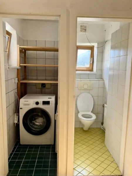 Abstellraum mit Waschmaschine/Toilette