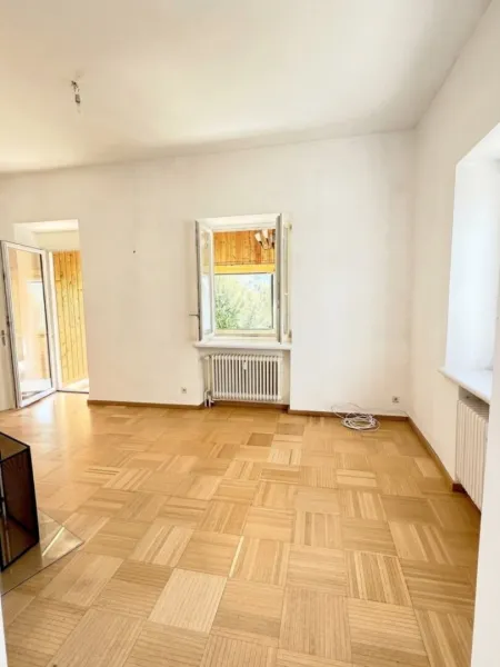 Wohnzimmer mit Blick in den Wintergarten