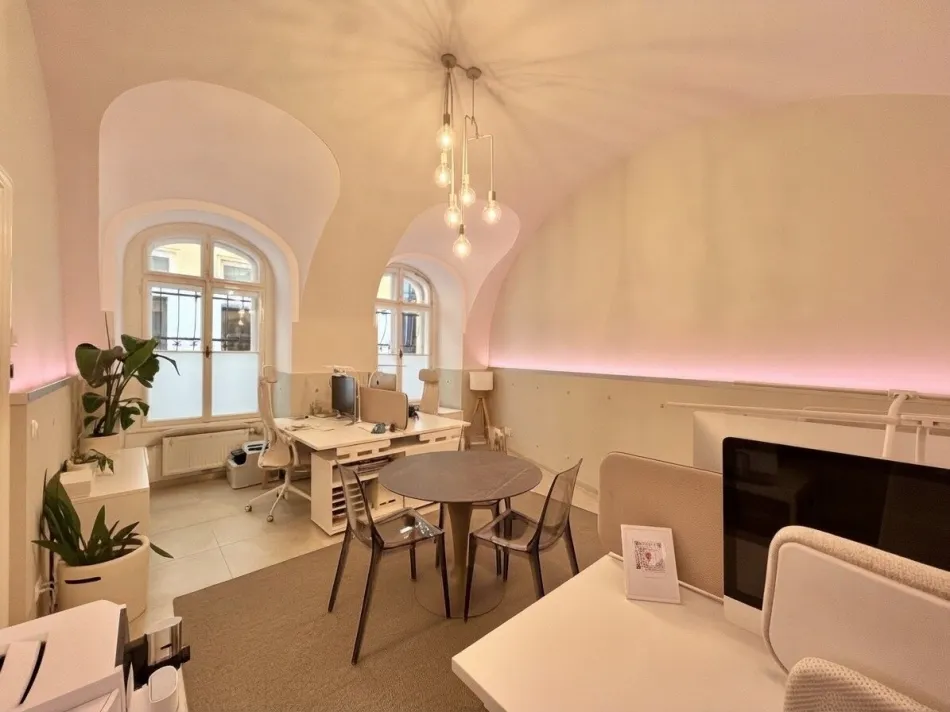 MODERNISIERTES 2 ZIMMER BÜRO NÄHE STEPHANSPLATZ (UNBEFRISTET) - Titelbild