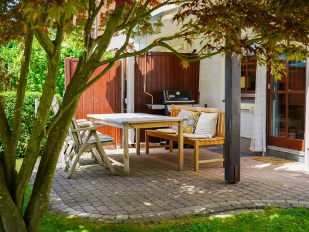 Teils überdachte Terrasse