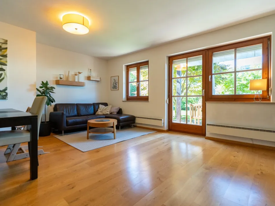 GARTENleben.ELSBETHEN | 3-Zimmer-Garten-Eckwohnung mit Carport-Stellplatz & Kaminofen - Bild