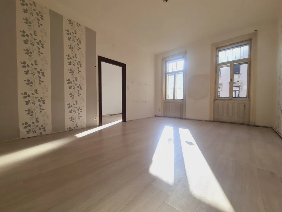 Altbau Sanierungstraum | 4-6 Zimmer | Ganze Etage - Titelbild