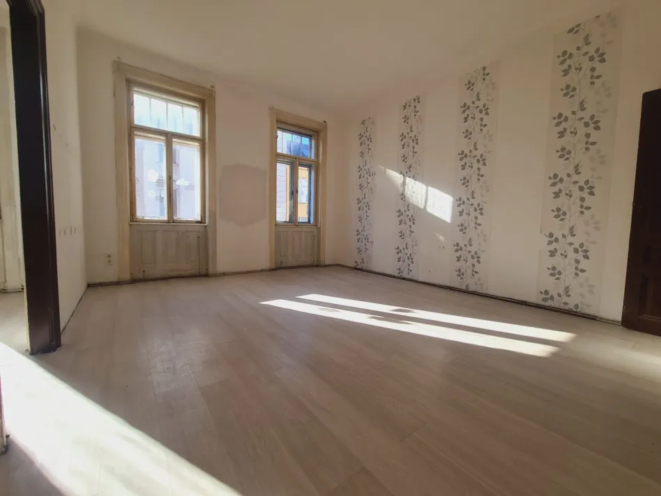 Altbau Sanierungstraum | 4-6 Zimmer | Ganze Etage - Bild