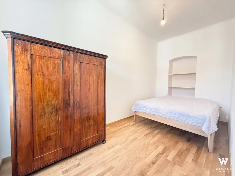 Hochwertig sanierte 2-Zimmer-Altbauwohnung | Zentral & mit Lift - Bild