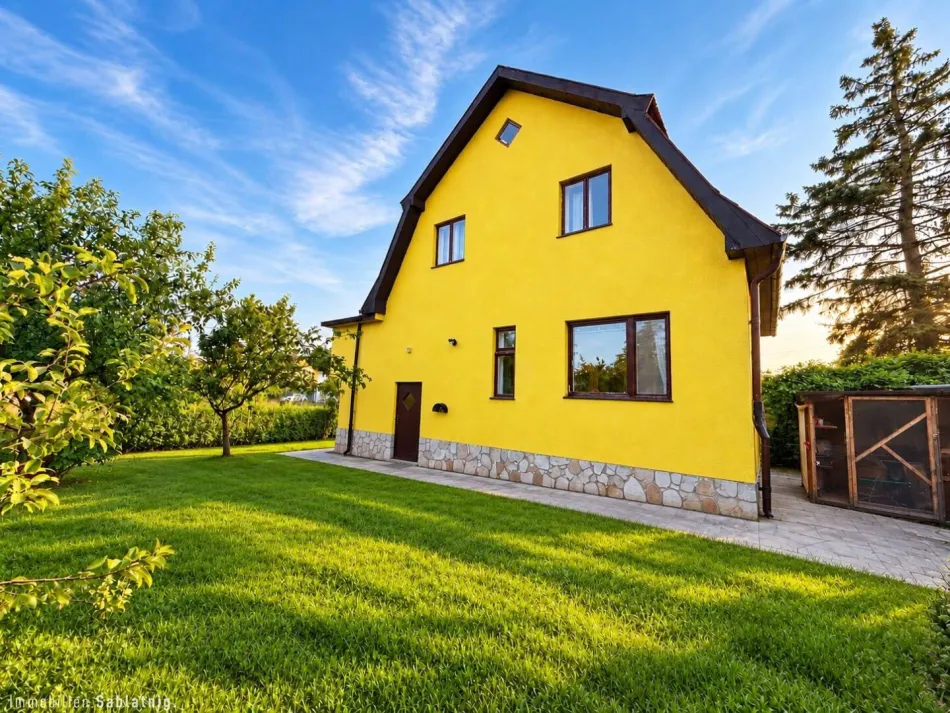 EINFAMILIENHAUS! 696 M² GRUNDSTÜCK! POTENZIAL! Sanierungsbedürftiges Haus mit viel Raum für individuelle Gestaltung! - Titelbild