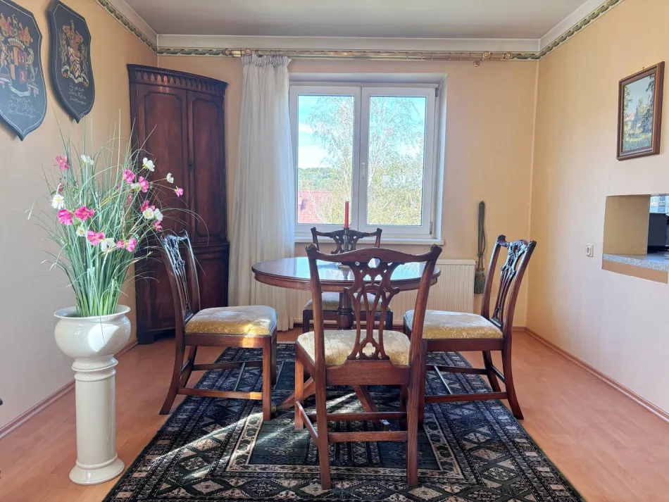 Niedrigenergiehaus: Fernsicht zum Verlieben – 3 Zimmer Wohnung mit beheizter Loggia und Stellplatz - Bild