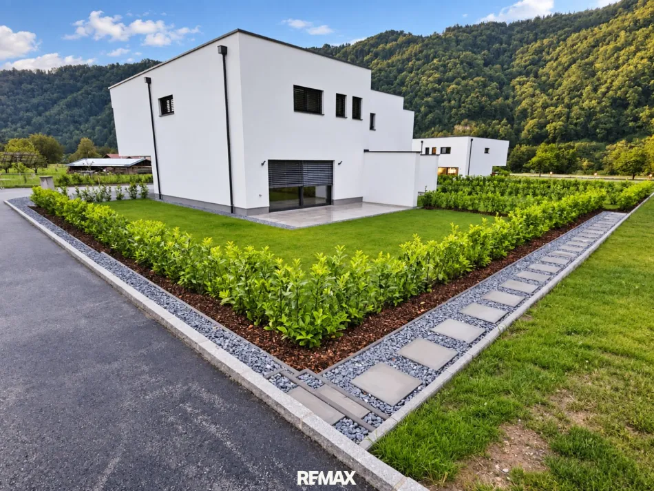 Modernes Reihenhaus mit großem Garten - Titelbild