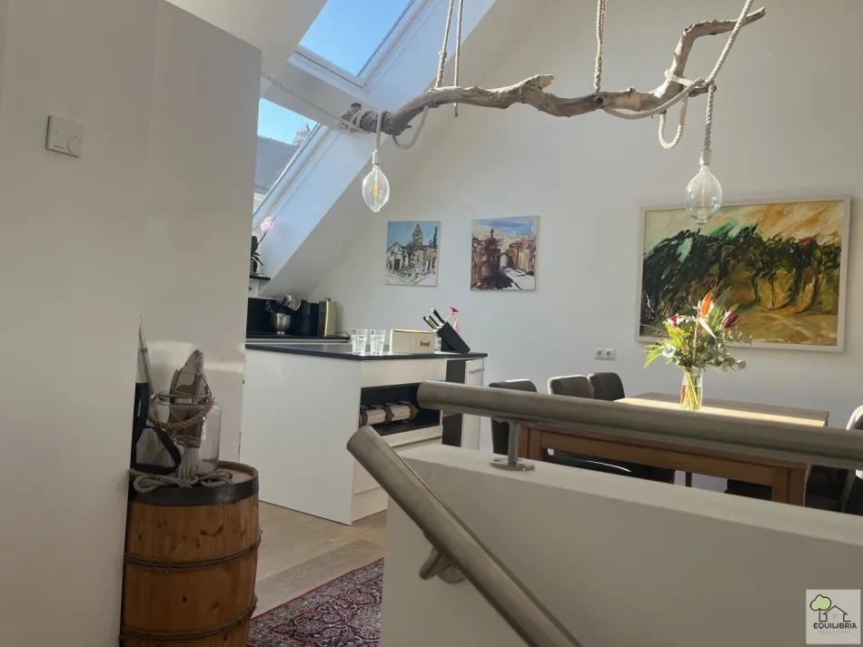 WUNDERSCHÖNE MAISONETTE - WOHNUNG MIT FREIFLÄCHE IN ZENTRALER LAGE - Titelbild