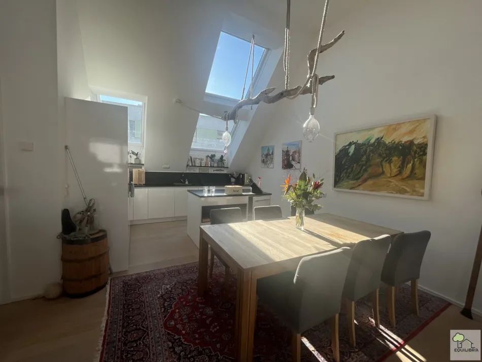 WUNDERSCHÖNE MAISONETTE - WOHNUNG MIT FREIFLÄCHE IN ZENTRALER LAGE - Bild