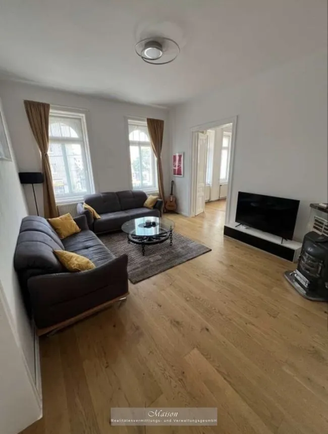 LICHTDURCHFLUTETE 4-ZIMMERWOHNUNG IN KLASSISCHEM ALTBAU UND TOPLAGE - Titelbild