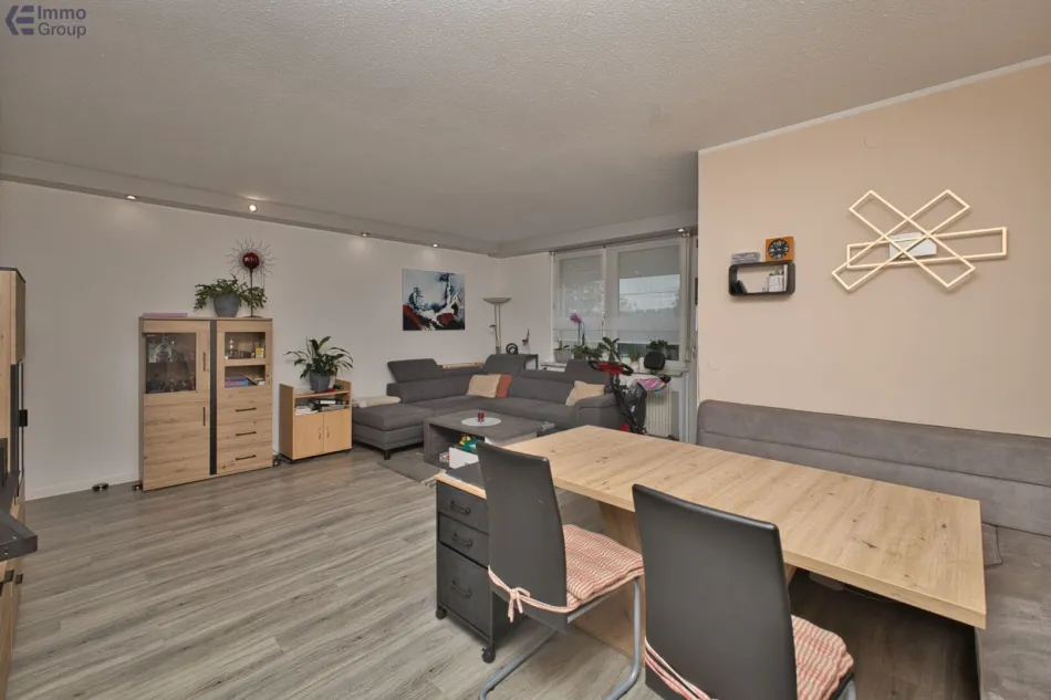 Ein Carport + zwei große Terrassen + drei Zimmer = Ihr neues Zuhause - Bild
