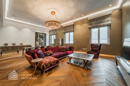 Concierge-Service im Palais: 4-Zimmer-Erstbezug im Herzen der Inneren Stadt, Nähe Börse