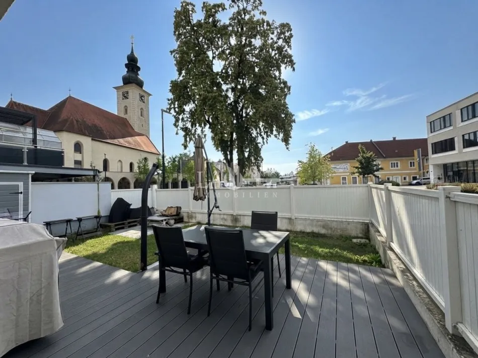 GARTENTRAUM MIT TERRASSE UND ZWEI STELLPLÄTZE IN ZENTRALER LAGE - Titelbild