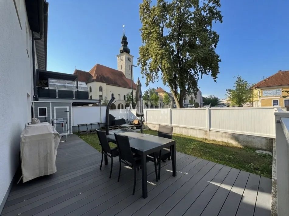 GARTENTRAUM MIT TERRASSE UND ZWEI STELLPLÄTZE IN ZENTRALER LAGE - Bild