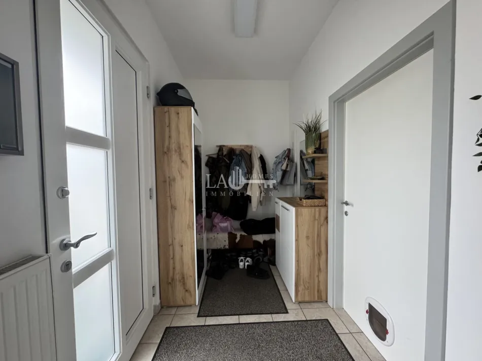 GARTENTRAUM MIT TERRASSE UND ZWEI STELLPLÄTZE IN ZENTRALER LAGE - Bild