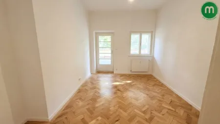 Zimmer 2 mit Terrassenzugang