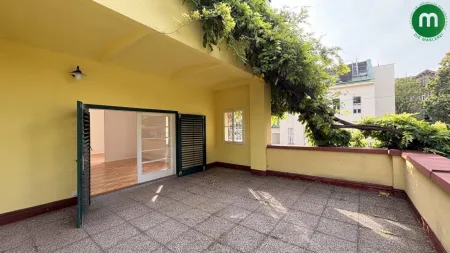 Terrasse mit zwei Zugängen