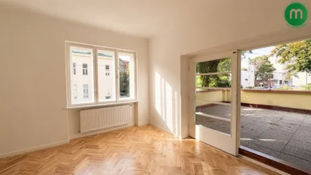 Küche mit Terrassenzugang