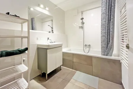 Badezimmer mit Wanne