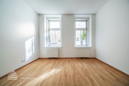 Helle Garconniere, Nähe Galleria Landstraße