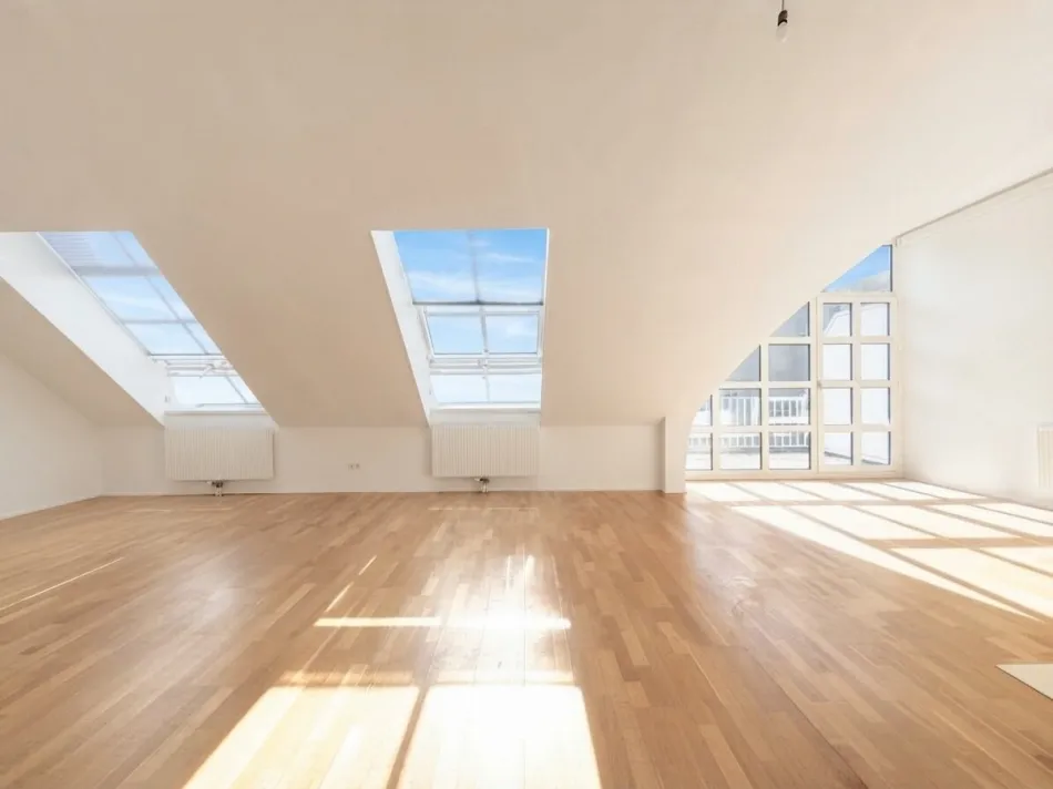 DACHGESCHOSSWOHNUNG MIT FLAIR - Bild