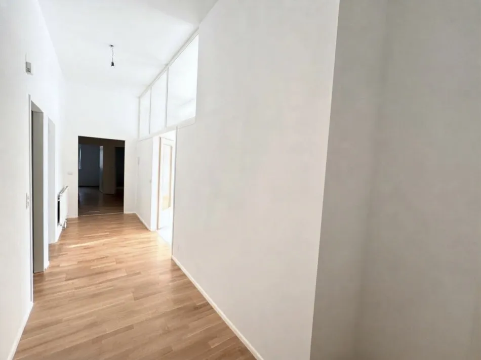 DACHGESCHOSSWOHNUNG MIT FLAIR - Bild