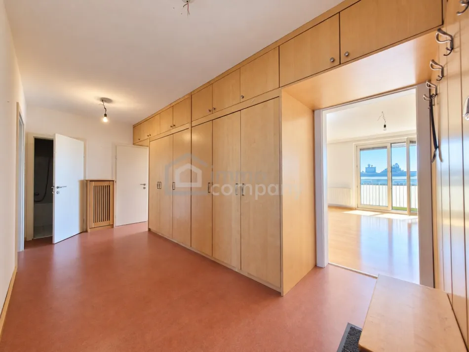 Gute Aussichten - Ihr neues Zuhause: 4 Zimmer mit Berg- und Stadtblick - Bild
