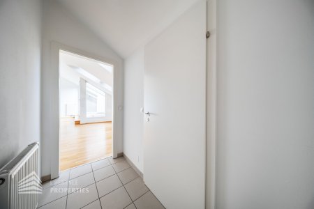 Helle 3-Zimmer Wohnung mit Terrasse im DG, Nähe Landstraße Hauptstraße