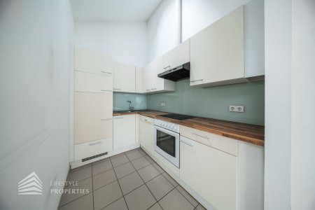 Helle 3-Zimmer Wohnung mit Terrasse im DG, Nähe Landstraße Hauptstraße