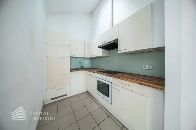 Helle 3-Zimmer Wohnung mit Terrasse im DG, Nähe Landstraße Hauptstraße - Bild