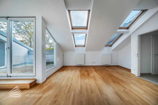 Helle 3-Zimmer Wohnung mit Terrasse im DG, Nähe Landstraße Hauptstraße - Titelbild