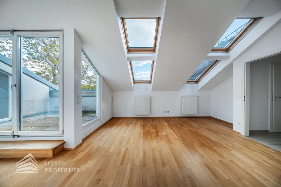Helle 3-Zimmer Wohnung mit Terrasse im DG, Nähe Landstraße Hauptstraße - Titelbild