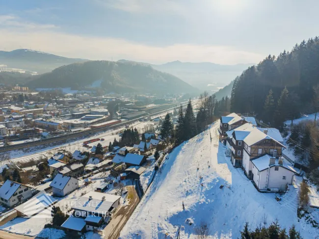 Historisches Hotel mit Restaurant & Erweiterungspotenzial im Erholungsgebiet Semmering - Titelbild