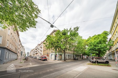 Sanierungsbedürftiges bestandsfreies Zinshaus mit Dachgeschoss, Nähe Thaliastraße