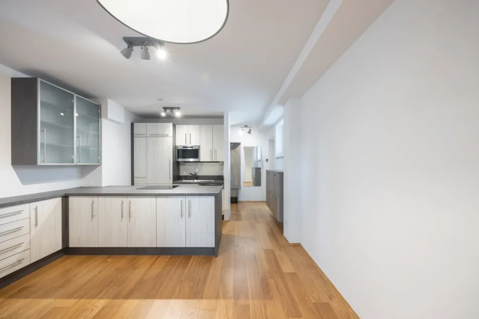 Moderne 2-Zimmer Wohnung mit schönem Ausblick, Fußbodenheizung, Luftwärmepumpe, Klimaanlage, Aufzug - Bild