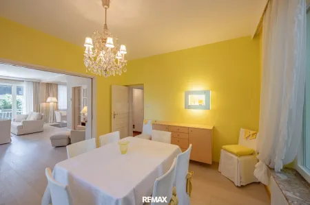 Esszimmer I Blick in den Wohnbereich