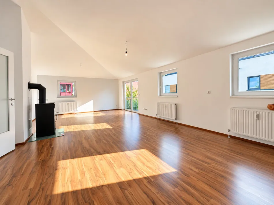 Lichtdurchflutete 3-Zimmer-Wohnung mit großzügigem Wohnbereich - Bild
